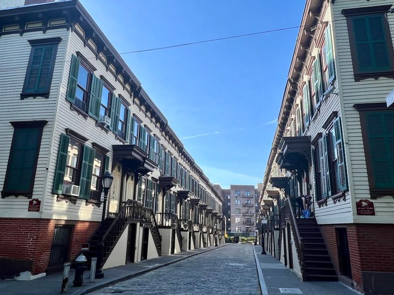 Sylvan Terrace And Morris-Jumel Mansion (Manhattan)