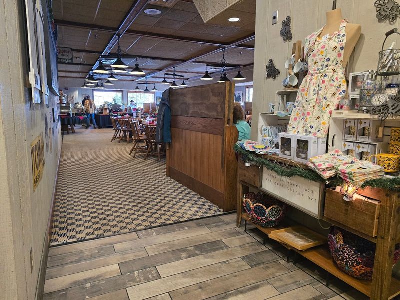 A Rustic Dining Room That Feels Like A Country Barn
