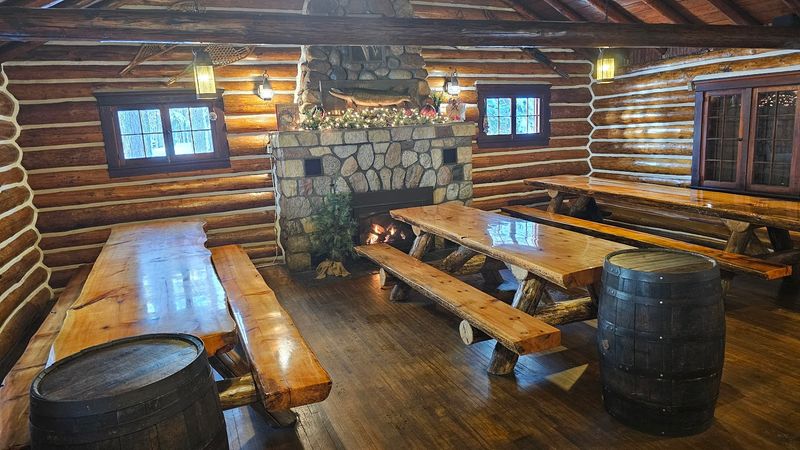 A Rustic Dining Room That Captures The Spirit Of The Northwoods