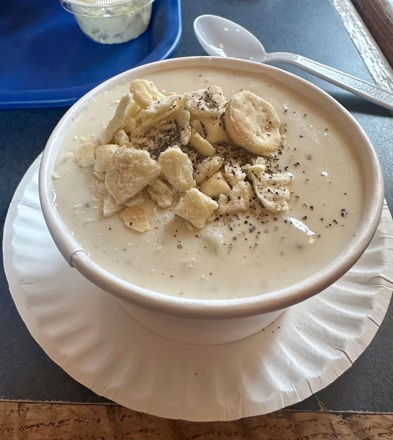 Clam Chowder That Earns Consistent Praise For Its Thick, Creamy Texture
