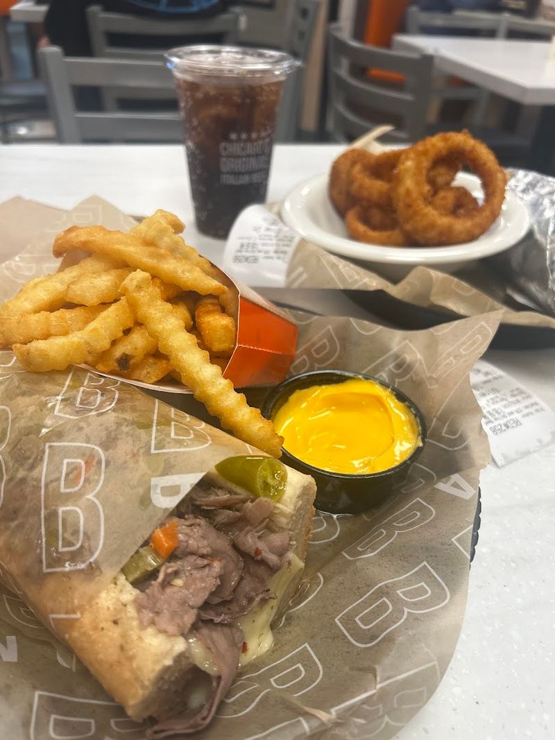 Why Chicagoans And Tennessee Locals Both Keep Coming Back