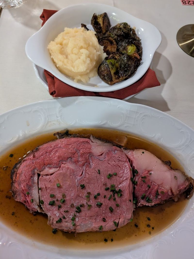 Why This Supper Club Deserves A Spot On Your Wisconsin Dining List