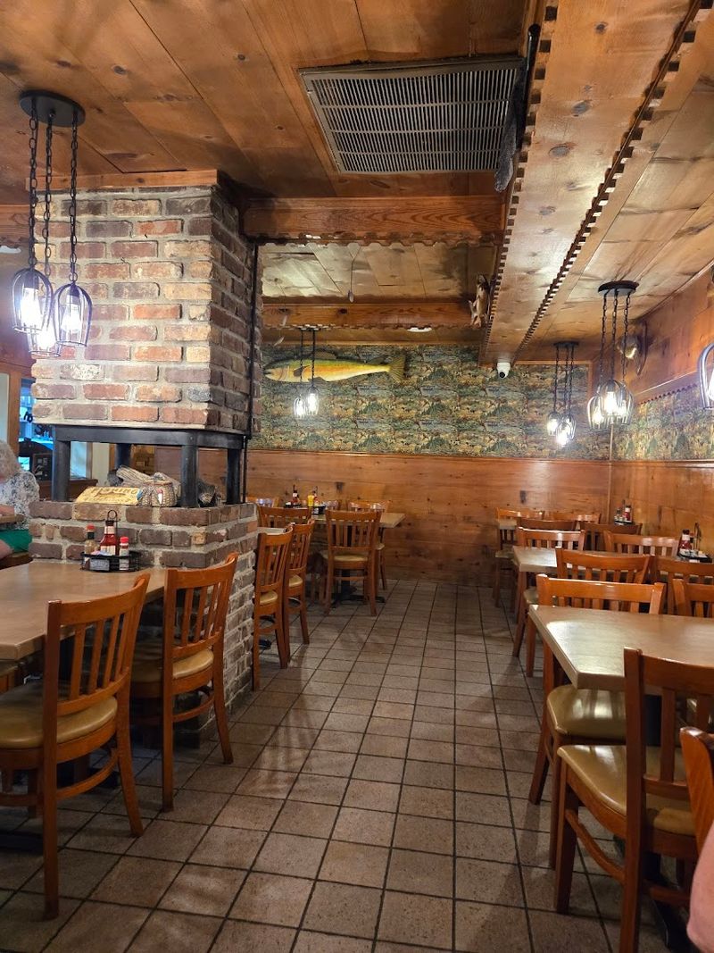 The Cozy Mountain Lodge Atmosphere That Feels Genuinely Earned