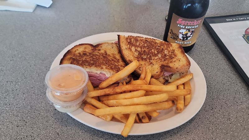 Benji's Deli & Restaurant (Fox Point)