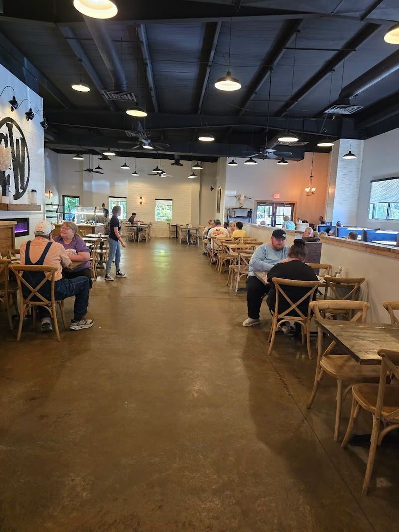 Large Group Dining That Holds Up Under Pressure