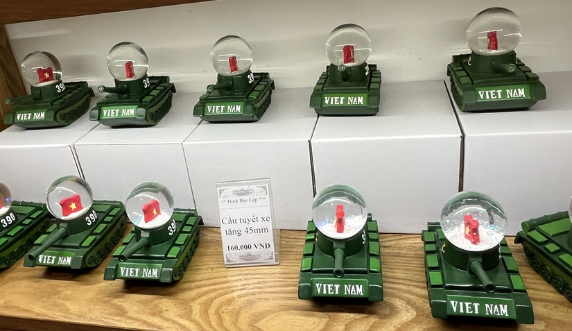 Lethal snow globes in Old Saigon Presidential Palace gift shop (Andy Yemma photo)