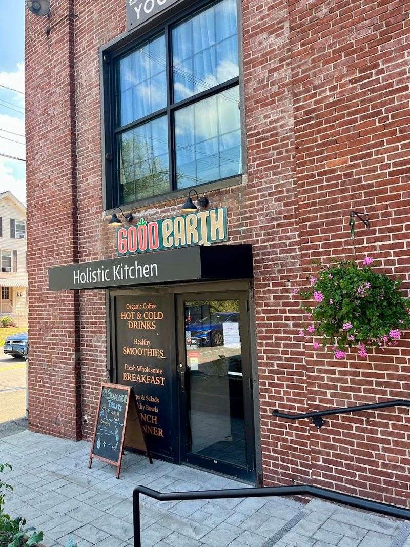 Good Earth Holistic Kitchen, Hudson