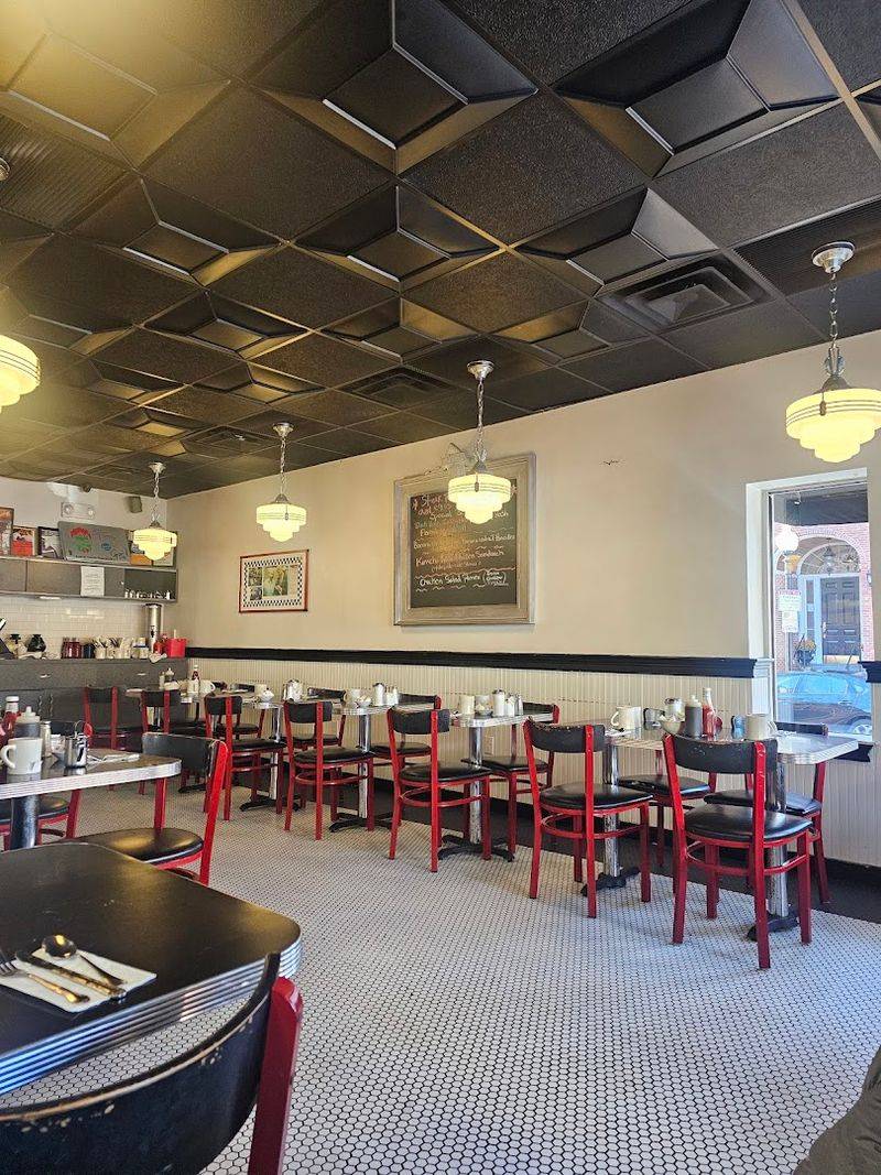 Mike's City Diner, Boston