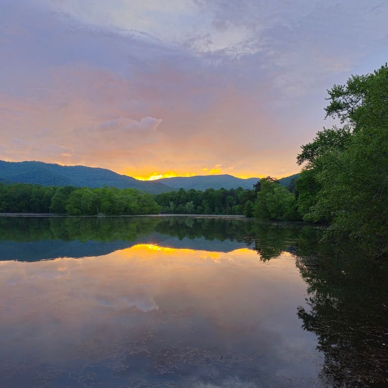 A Lake That Feels Like It Was Made For Slow Mornings