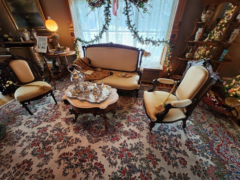 The First Home In The World Powered By A Hydroelectric Central Station