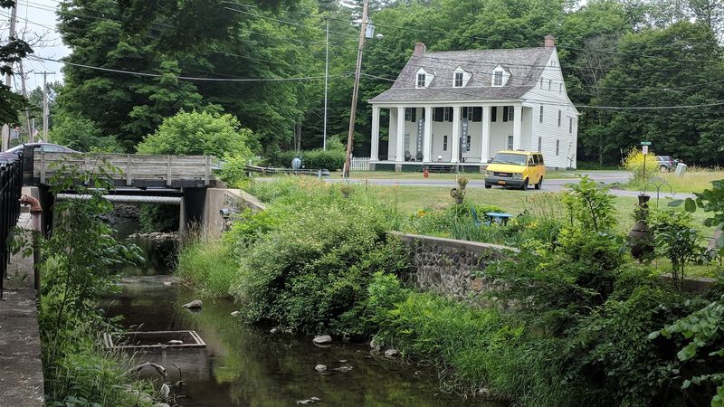 Local Dining That Reflects Real Taste And Tradition