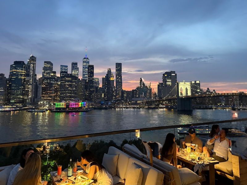 Harriet's Rooftop & Lounge