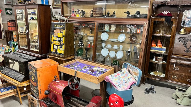Hundreds Of Vintage Items Under One Roof