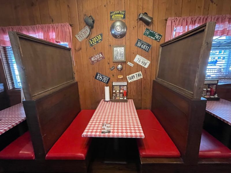 Why Bennett's Earns A Spot On Any Tennessee Road Trip List