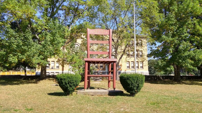 Bicentennial Giant Chair, Gardner
