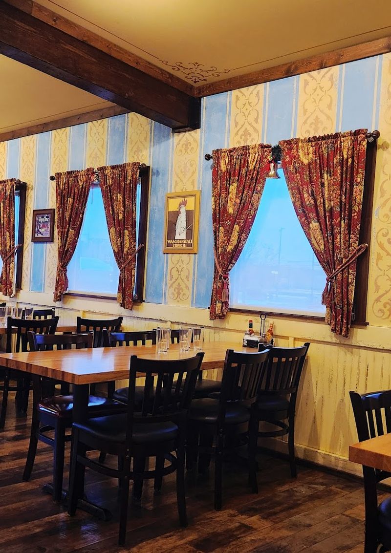 A Bright, Colourful Dining Room That Feels Instantly Welcoming