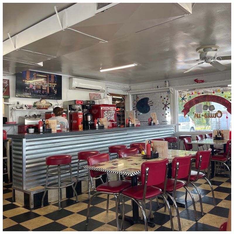 What Makes The Atmosphere Feel Genuinely Retro