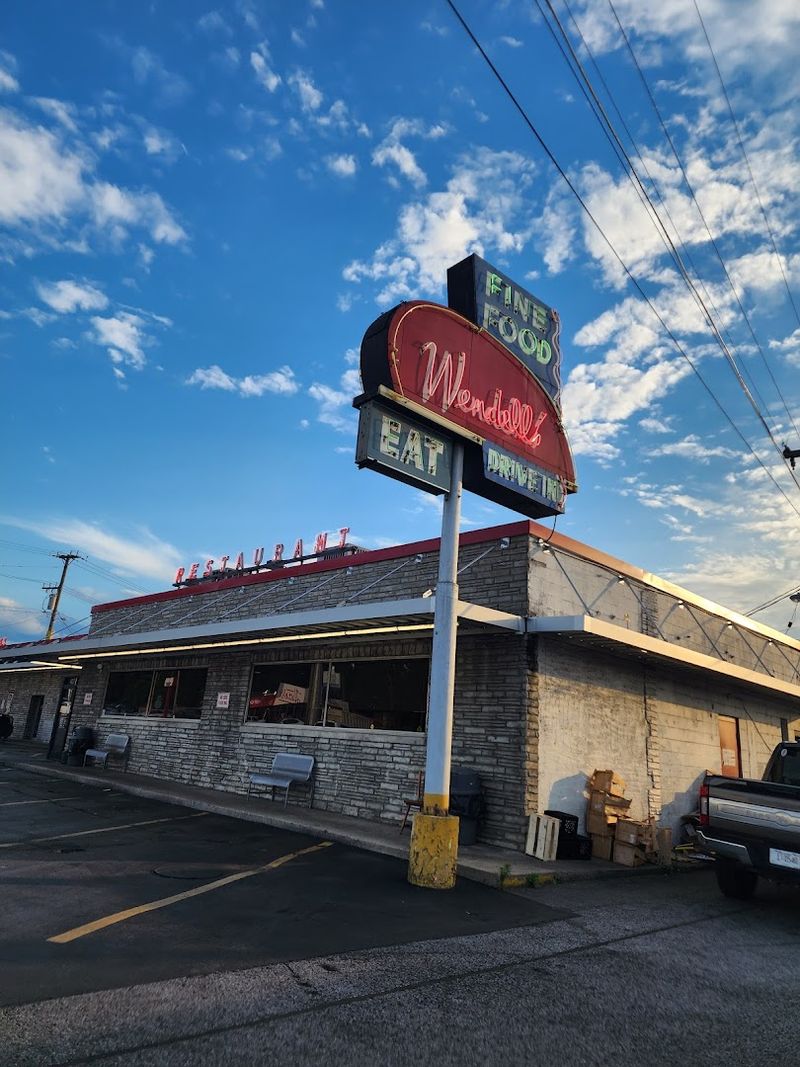 Operating Hours That Work For Early Birds And Lunch Crowds