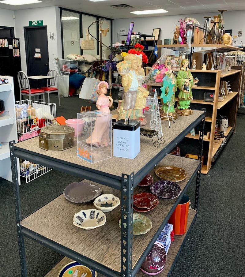 Humane Educational Society Boutique & Thrift, Chattanooga