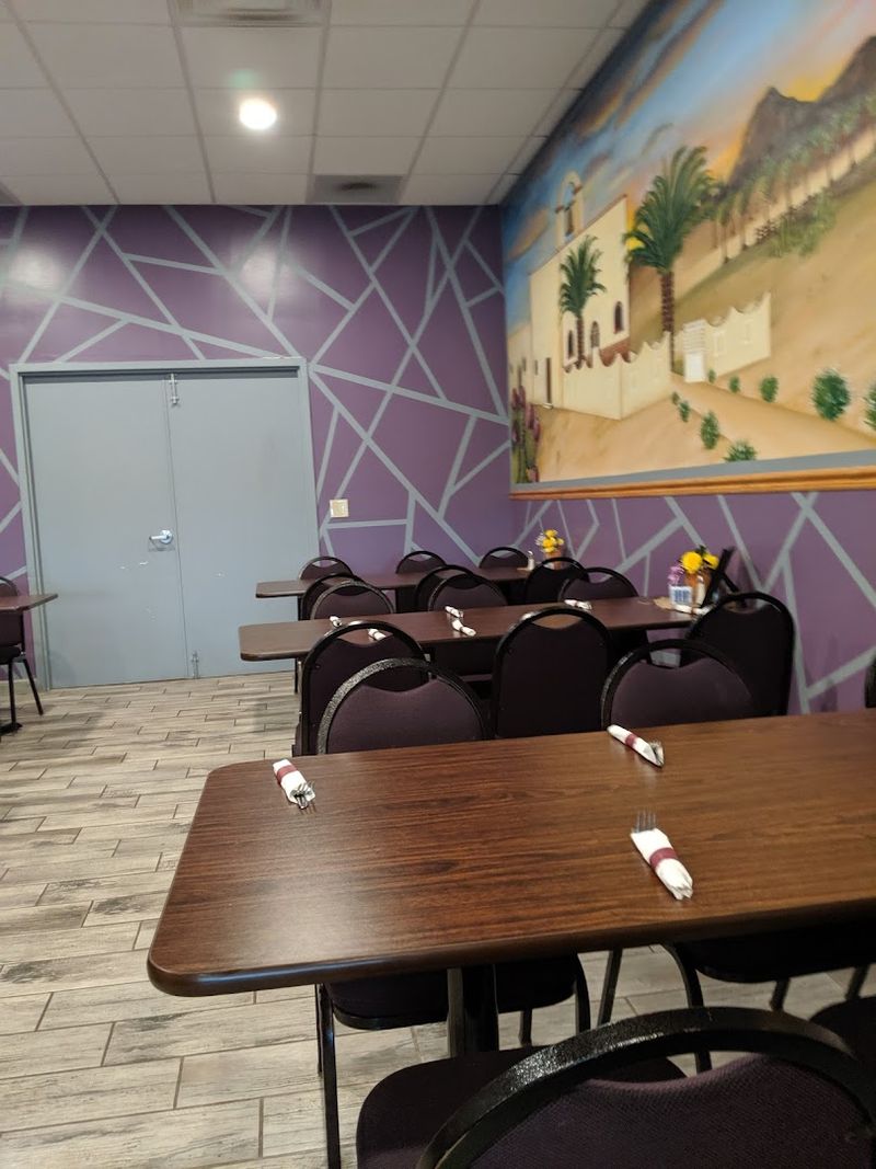 Why This Dining Room Makes Group Plans Simpler