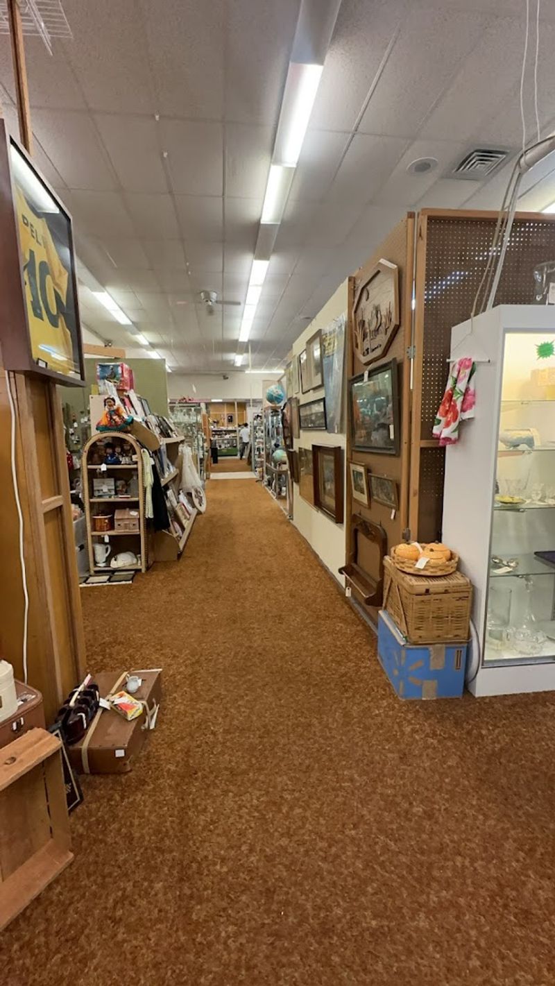 Why Treasure Hunters Travel Across Wisconsin To Shop Here