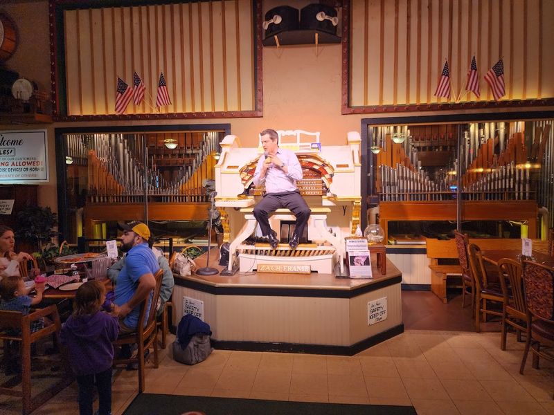 Organ Piper Pizza