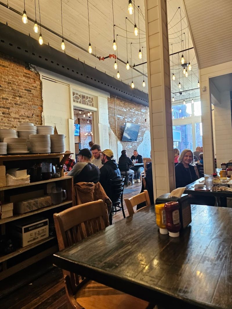 Town Square Social, Lebanon