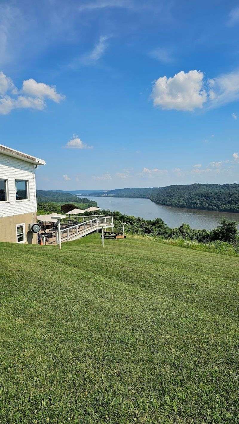 Architectural Features Designed To Maximize Views