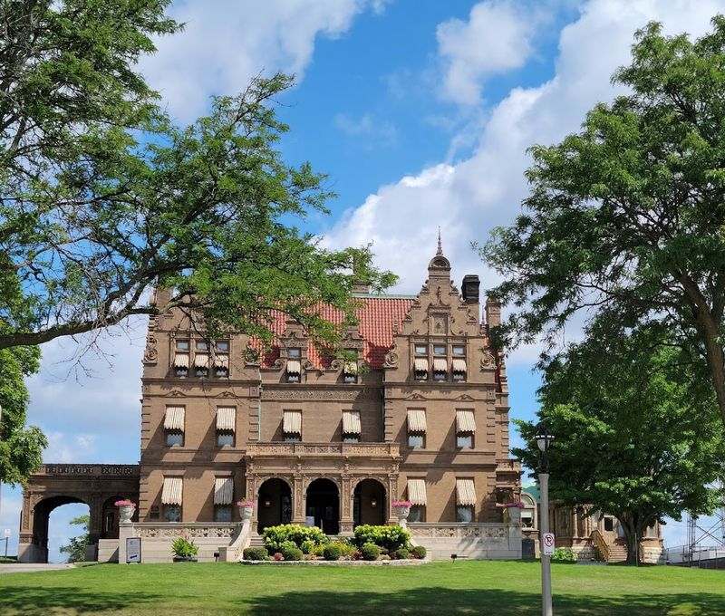 A Milwaukee Landmark That's Easy To Turn Into A Day Trip
