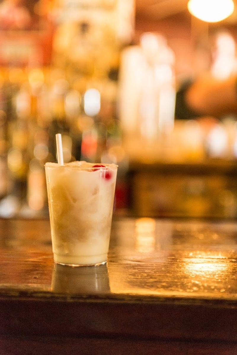 Local Beverage Pairings Complementing Nautical Flavors