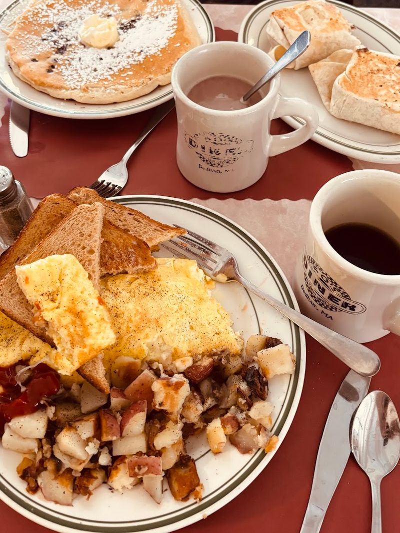 Coffee, Service Rhythm, And The Flow Of A Classic Diner Morning