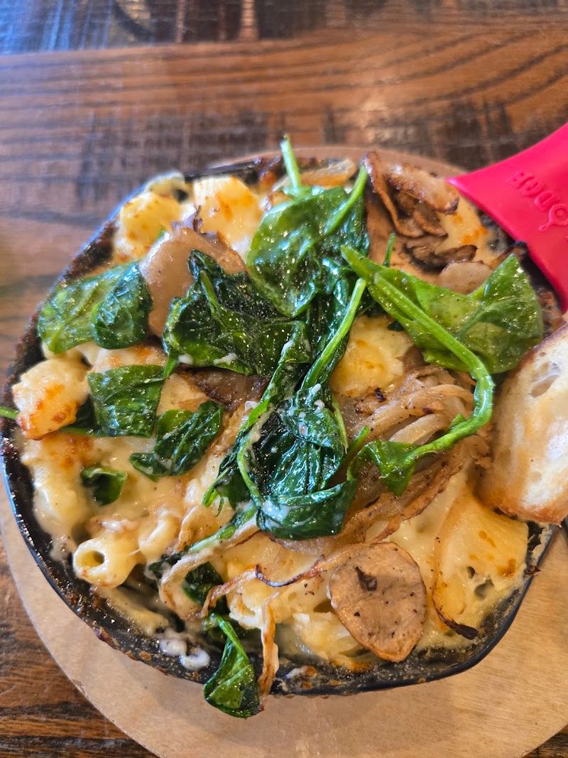 You Can Build Your Own Mac And Cheese Exactly How You Like It