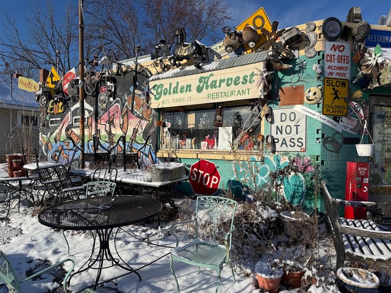 Cozy Interior Designs That Enhance Dining Experience