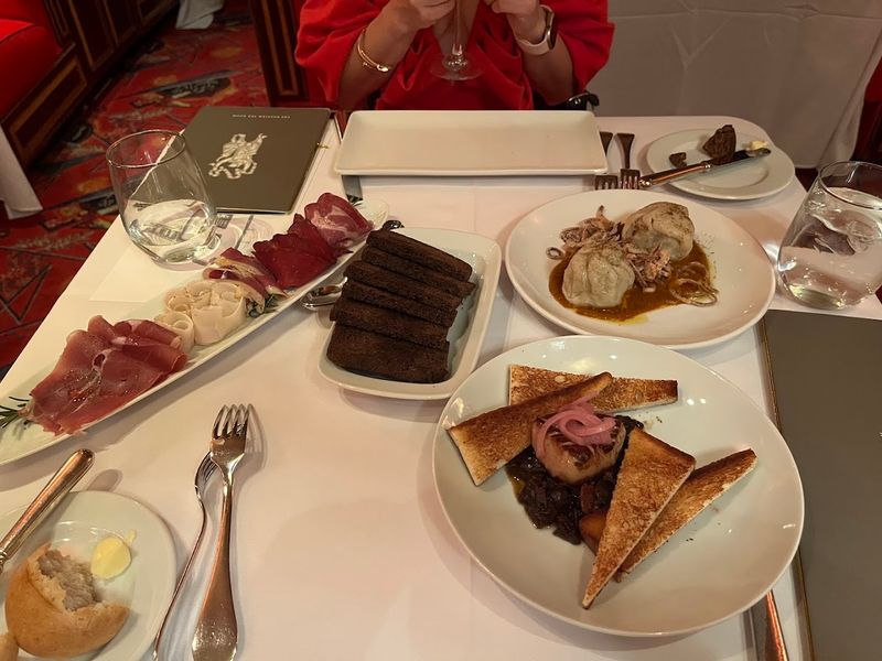 The Brunch Experience That Deserves Its Own Fan Club