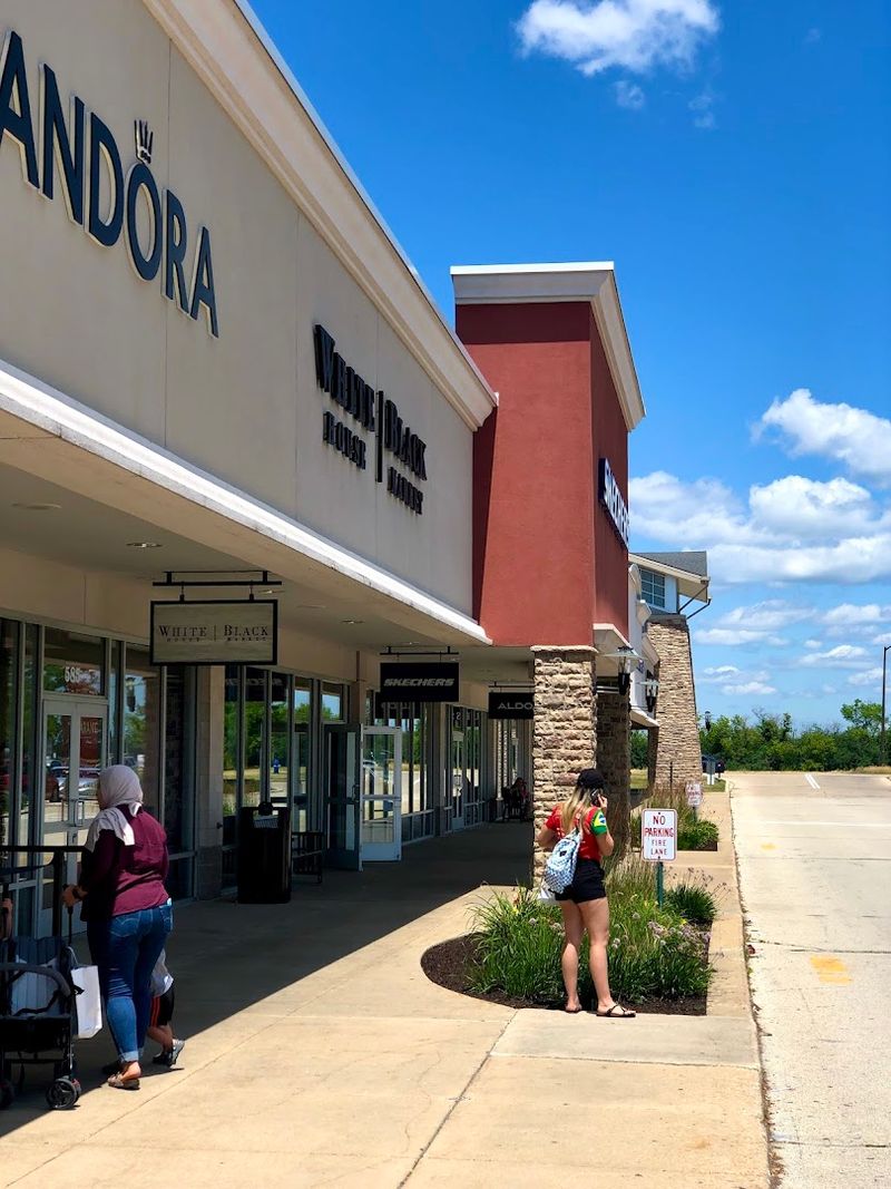 The Open-Air Layout Makes Browsing Easy And Relaxed