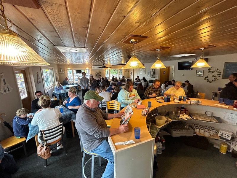 Small-Town Charm On Every Plate