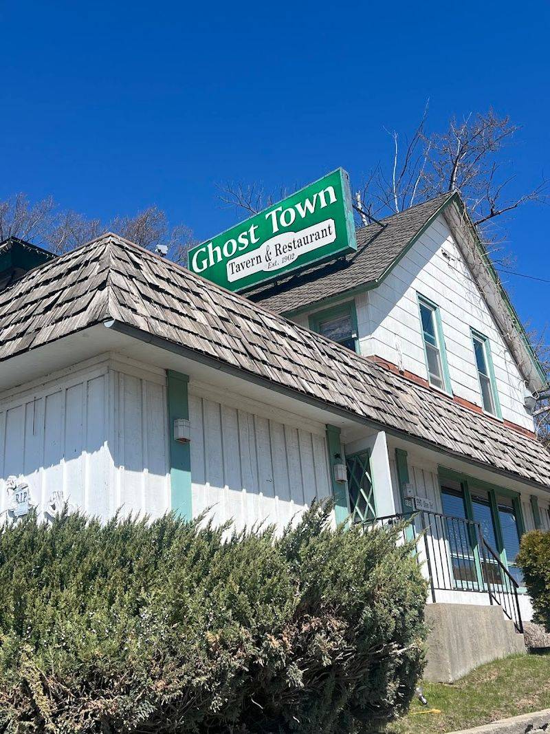 Juice's Ghost Town, Grafton