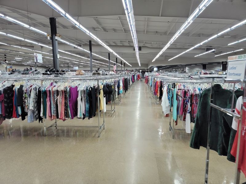 A Donation Hub That Keeps Good Items In Circulation