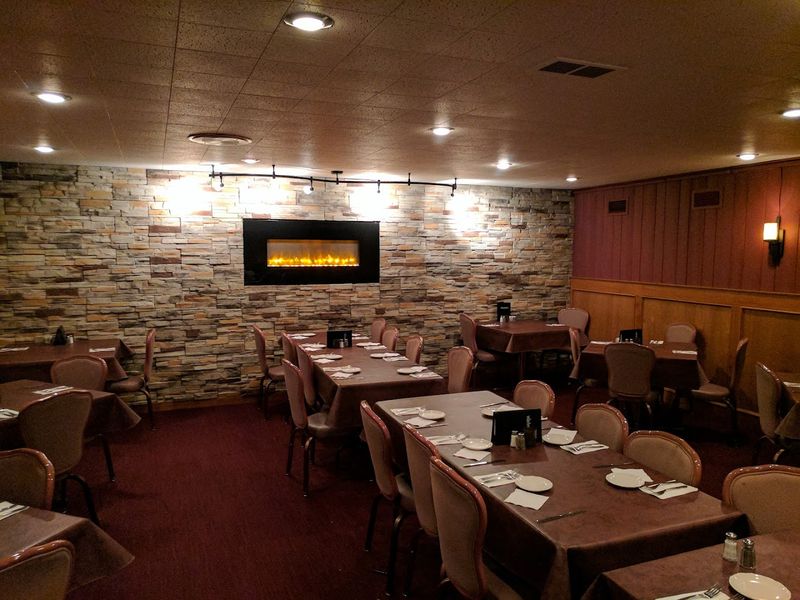 A Dining Room That Knows How To Treat People Right