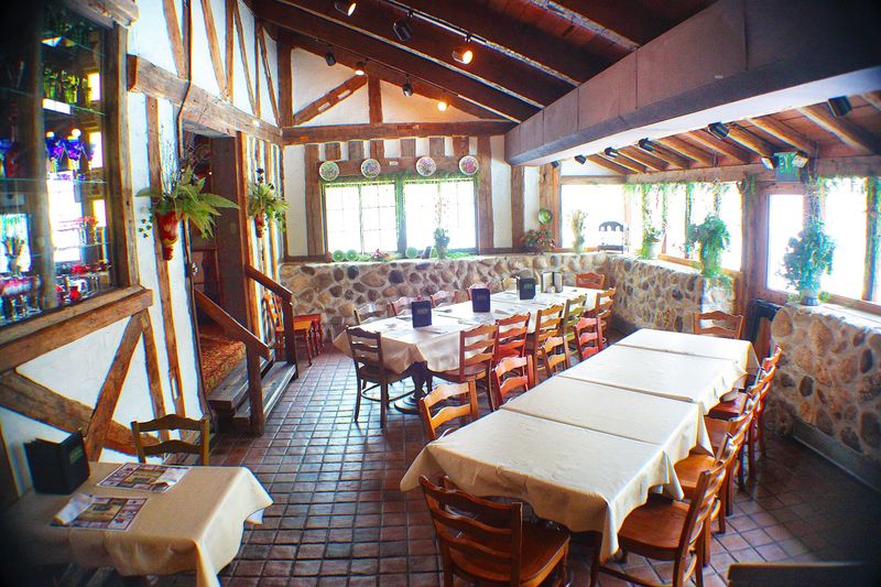 Fox & Hounds Restaurant & Tavern, Hubertus