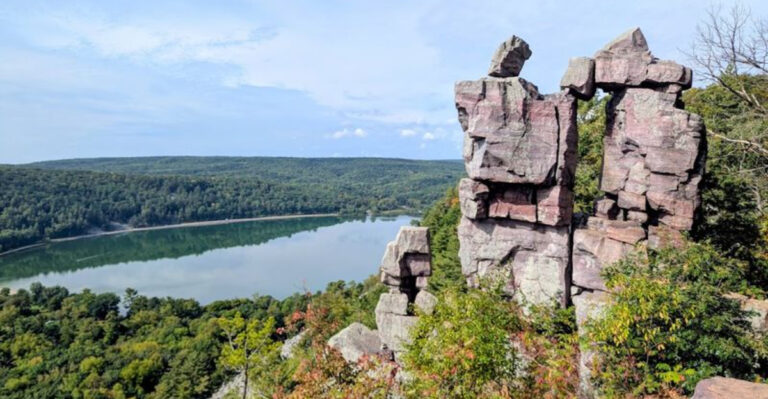 The Breathtaking Cave Trail In Wisconsin That Hikers Cannot Stop Talking About