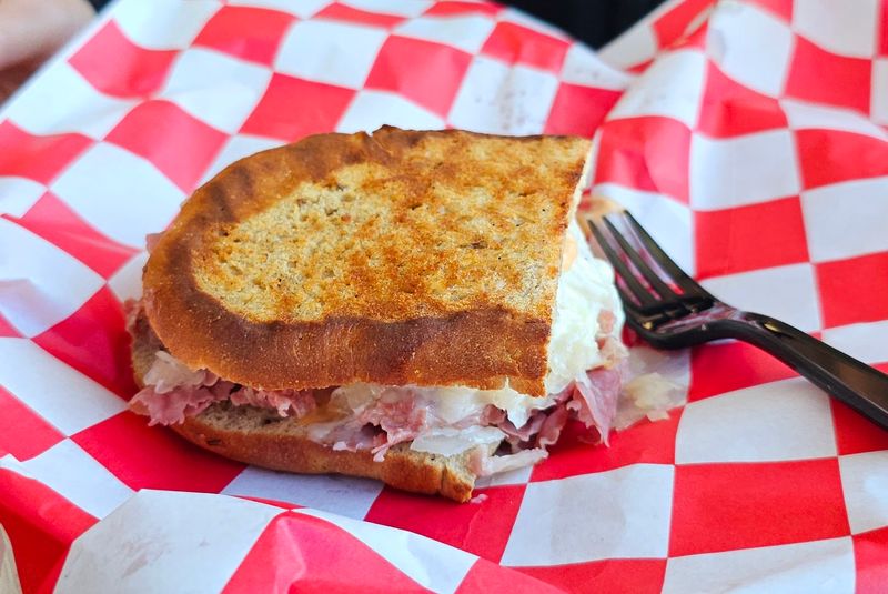 The Reuben Special That Keeps Visitors Coming Back