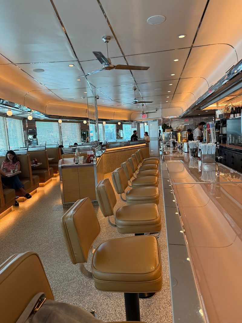 A Diner That Refuses To Sleep Or Disappoint