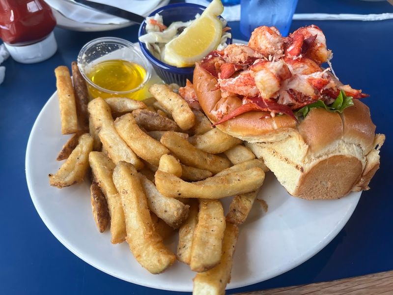 The Lobster Roll That Earns Its Reputation