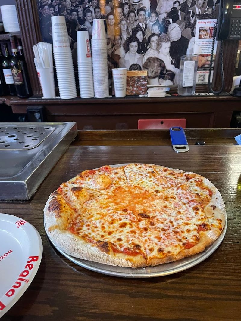 Sauce, Cheese, And The Balance That Keeps People Coming Back