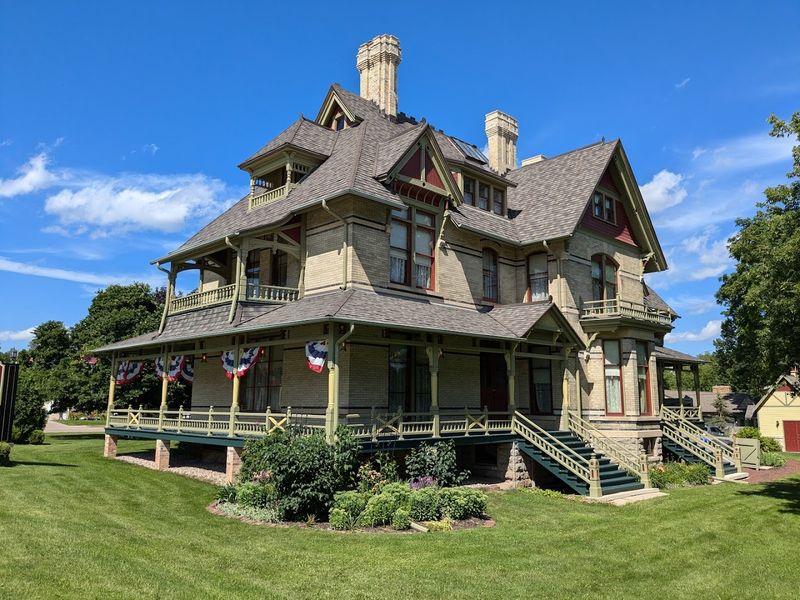 A Beautiful Queen Anne–Style Mansion Built In 1882