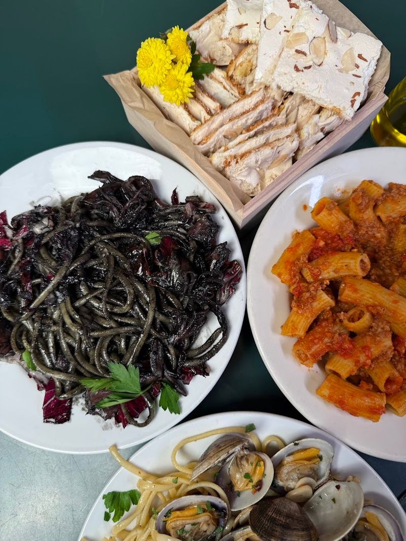 How To Enjoy A Quiet Dining Experience