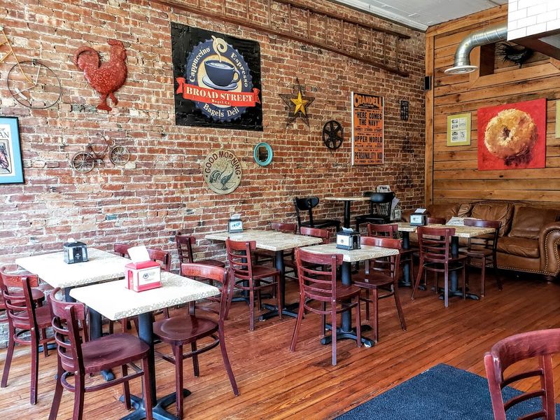 Broad Street Bagels, Saisonnier, And The Art Of Eating Well In A Small Town