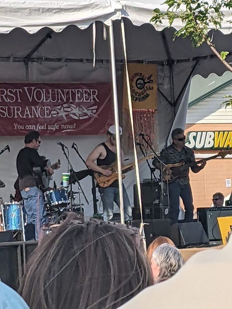 Live Music That Keeps The Energy Going