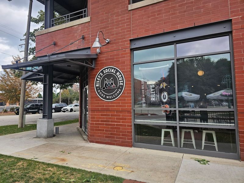 Located In Downtown Milwaukee, It Draws A Steady Crowd